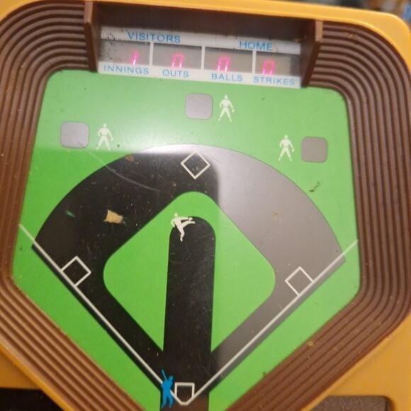 Mattel Handheld 2001 Electronic CLASSIC BASEBALL Game Cleaned tested works - Picture 2 of 5